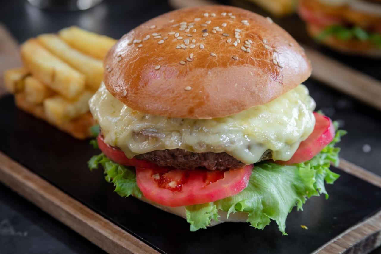 Ghl Hotel Lago Titicaca Puno Exterior photo A cheeseburger