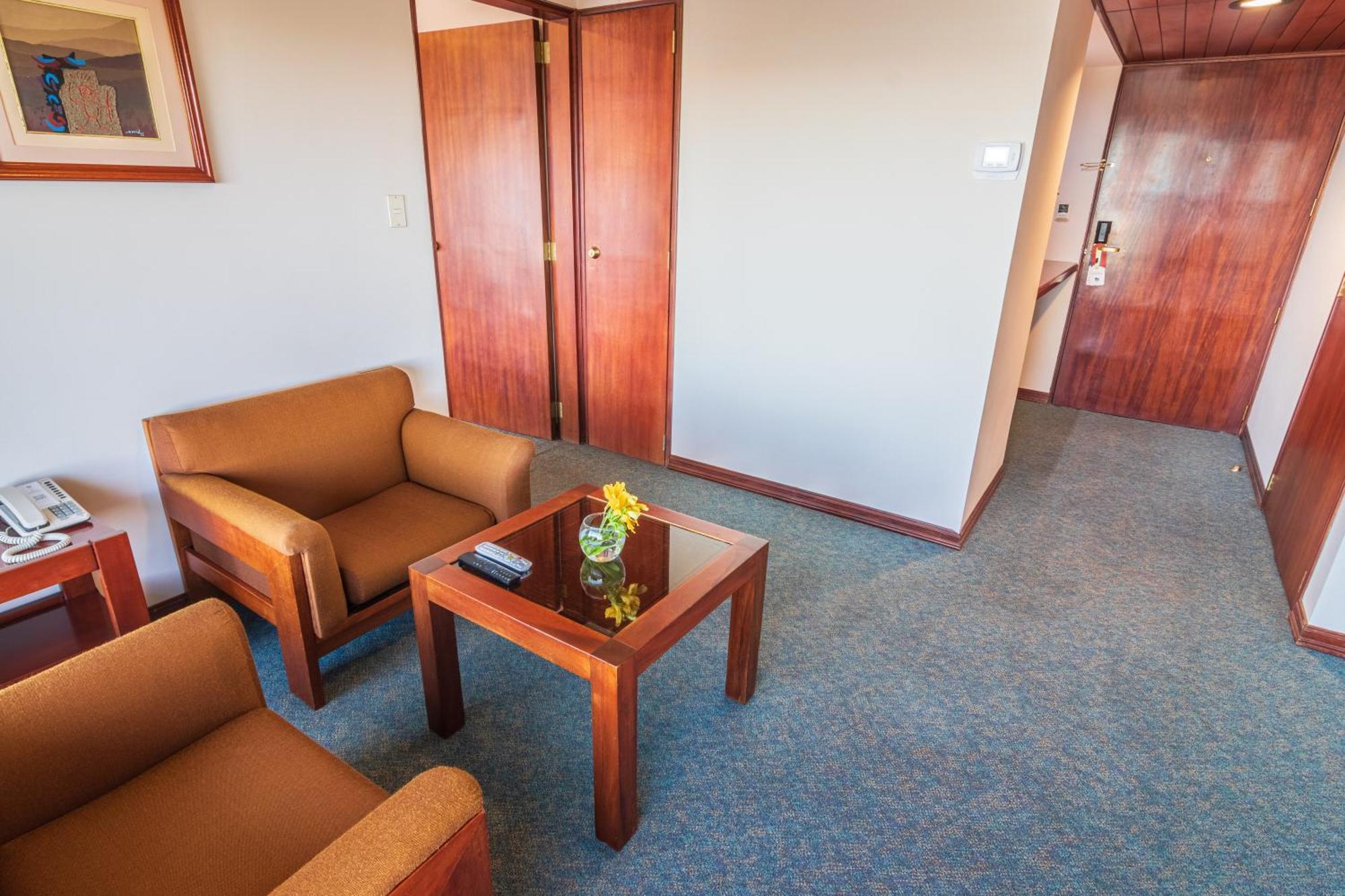 Ghl Hotel Lago Titicaca Puno Exterior photo A room at the hotel
